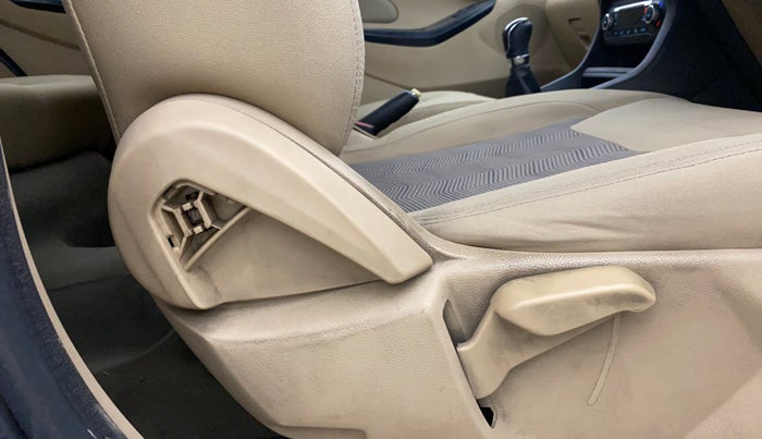 2015 Ford Figo Aspire TITANIUM1.5 DIESEL, Diesel, Manual, 1,20,943 km, Driver Side Adjustment Panel