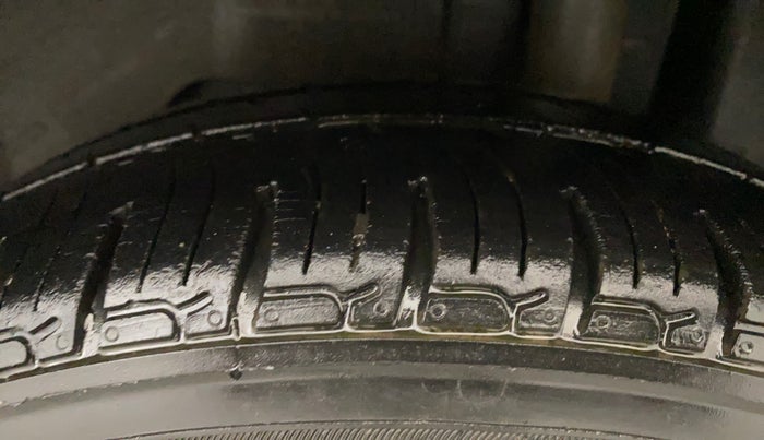 2015 Ford Figo Aspire TITANIUM1.5 DIESEL, Diesel, Manual, 1,20,943 km, Left Rear Tyre Tread