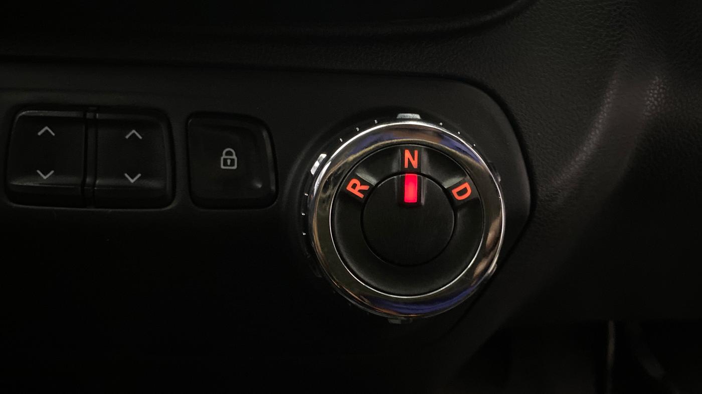 2017 Renault Kwid CLIMBER 1.0 AMT, Petrol, Automatic, 65,347 km, Gear Lever