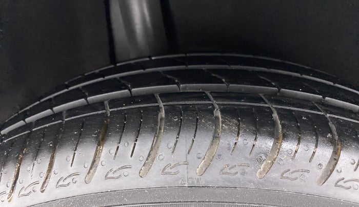 2016 Maruti Baleno DELTA PETROL 1.2, Petrol, Manual, 97,531 km, Right Rear Tyre Tread