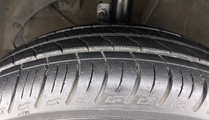 2016 Maruti Baleno DELTA PETROL 1.2, Petrol, Manual, 97,531 km, Left Front Tyre Tread