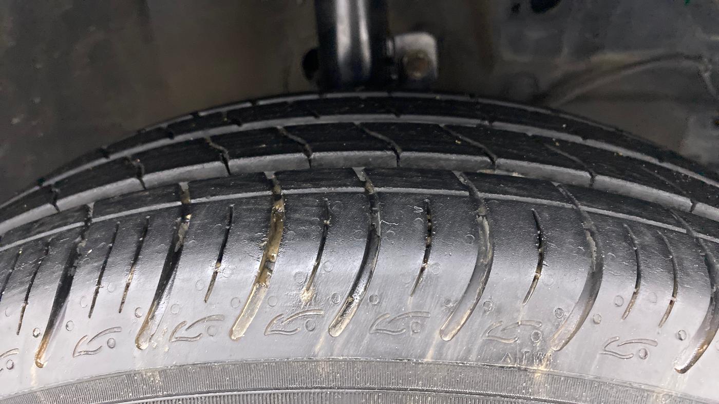 2016 Maruti Baleno DELTA PETROL 1.2, Petrol, Manual, 97,531 km, Right Front Tyre Tread