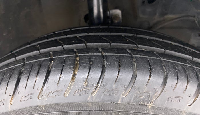 2016 Maruti Baleno DELTA PETROL 1.2, Petrol, Manual, 97,531 km, Right Front Tyre Tread