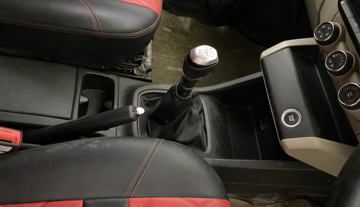 2019 Renault TRIBER RXZ, Petrol, Manual, 55,476 km, Gear Lever