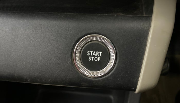 2019 Renault TRIBER RXZ, Petrol, Manual, 55,476 km, Keyless Start/ Stop Button