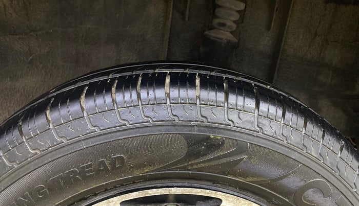 2019 Renault TRIBER RXZ, Petrol, Manual, 55,476 km, Left Rear Tyre Tread