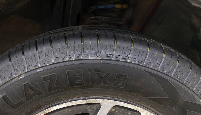 2019 Renault TRIBER RXZ, Petrol, Manual, 55,476 km, Right Front Tyre Tread