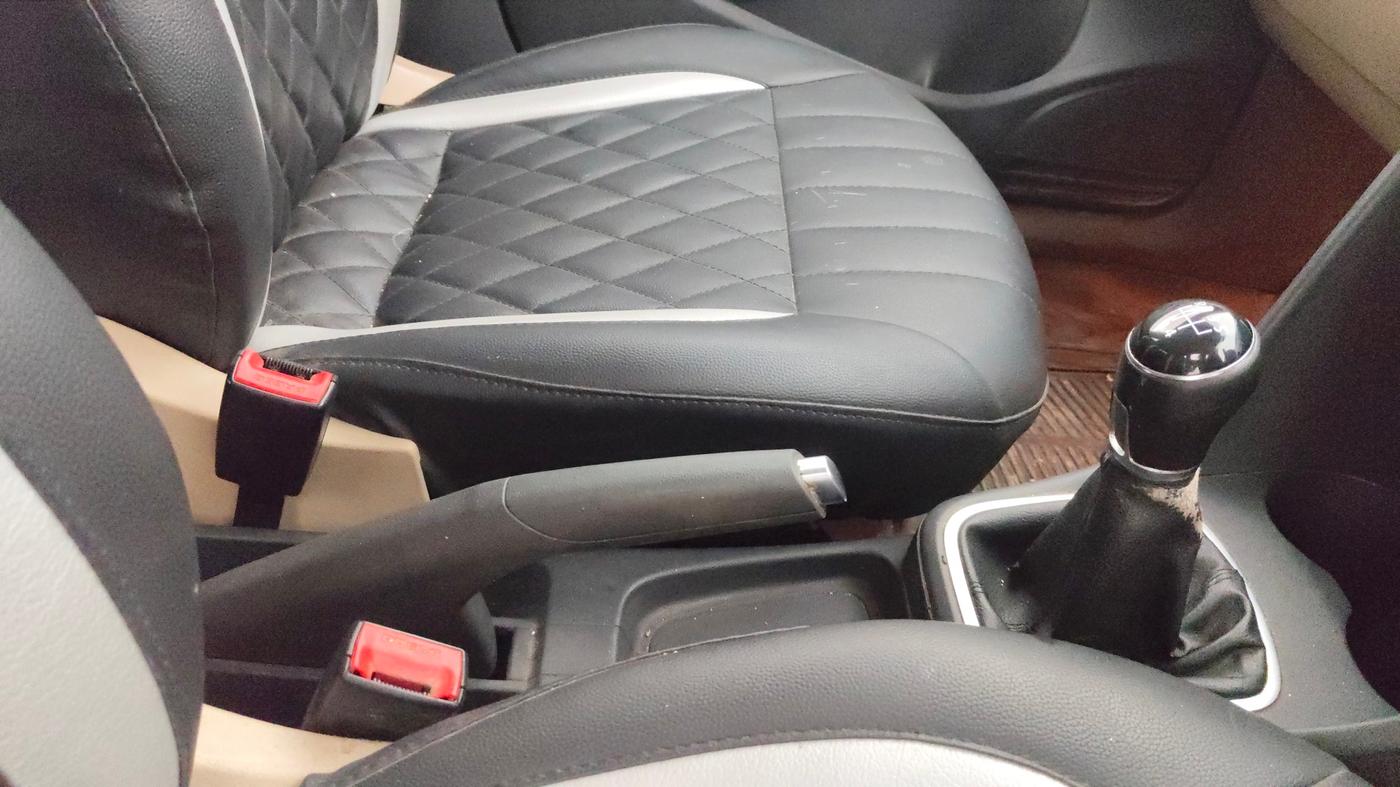 2015 Volkswagen Polo HIGHLINE1.2L, CNG, Manual, 83,337 km, Gear Lever