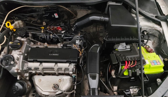 2015 Volkswagen Polo HIGHLINE1.2L, CNG, Manual, 83,337 km, Engine View - Left