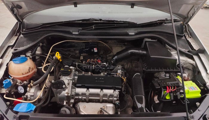 2015 Volkswagen Polo HIGHLINE1.2L, CNG, Manual, 83,337 km, Engine View