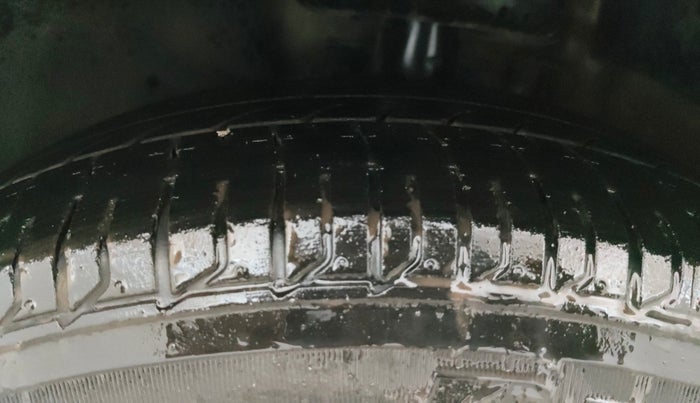 2015 Volkswagen Polo HIGHLINE1.2L, CNG, Manual, 83,337 km, Left Front Tyre Tread