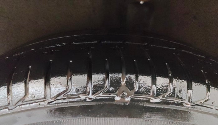 2015 Volkswagen Polo HIGHLINE1.2L, CNG, Manual, 83,337 km, Left Rear Tyre Tread