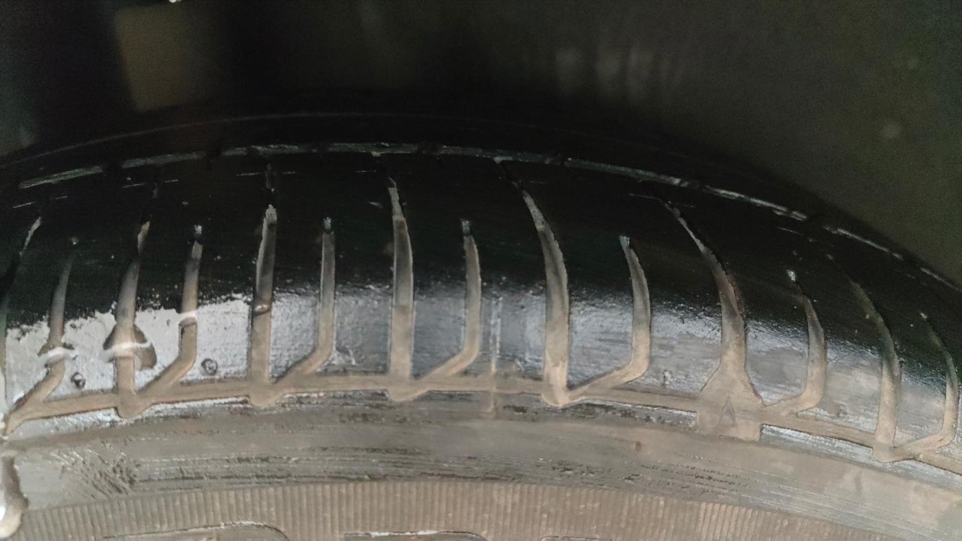 2015 Volkswagen Polo HIGHLINE1.2L, CNG, Manual, 83,337 km, Right Rear Tyre Tread