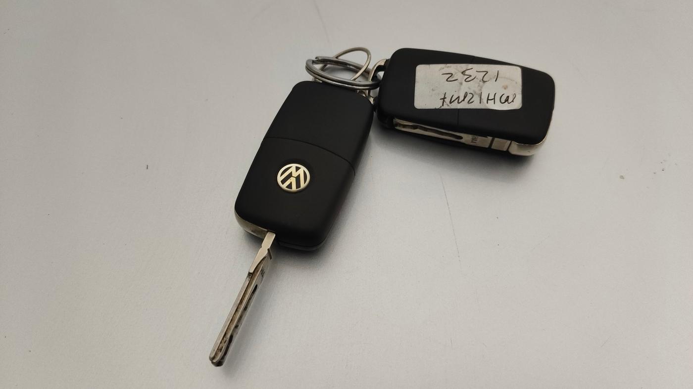 2015 Volkswagen Polo HIGHLINE1.2L, CNG, Manual, 83,337 km, Key Close Up