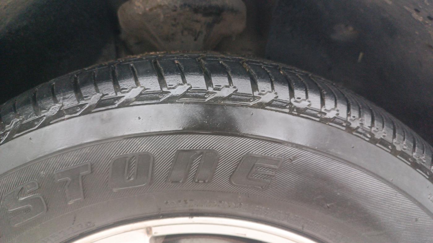 2014 Mahindra XUV500 W8, Diesel, Manual, 92,798 km, Right Front Tyre Tread