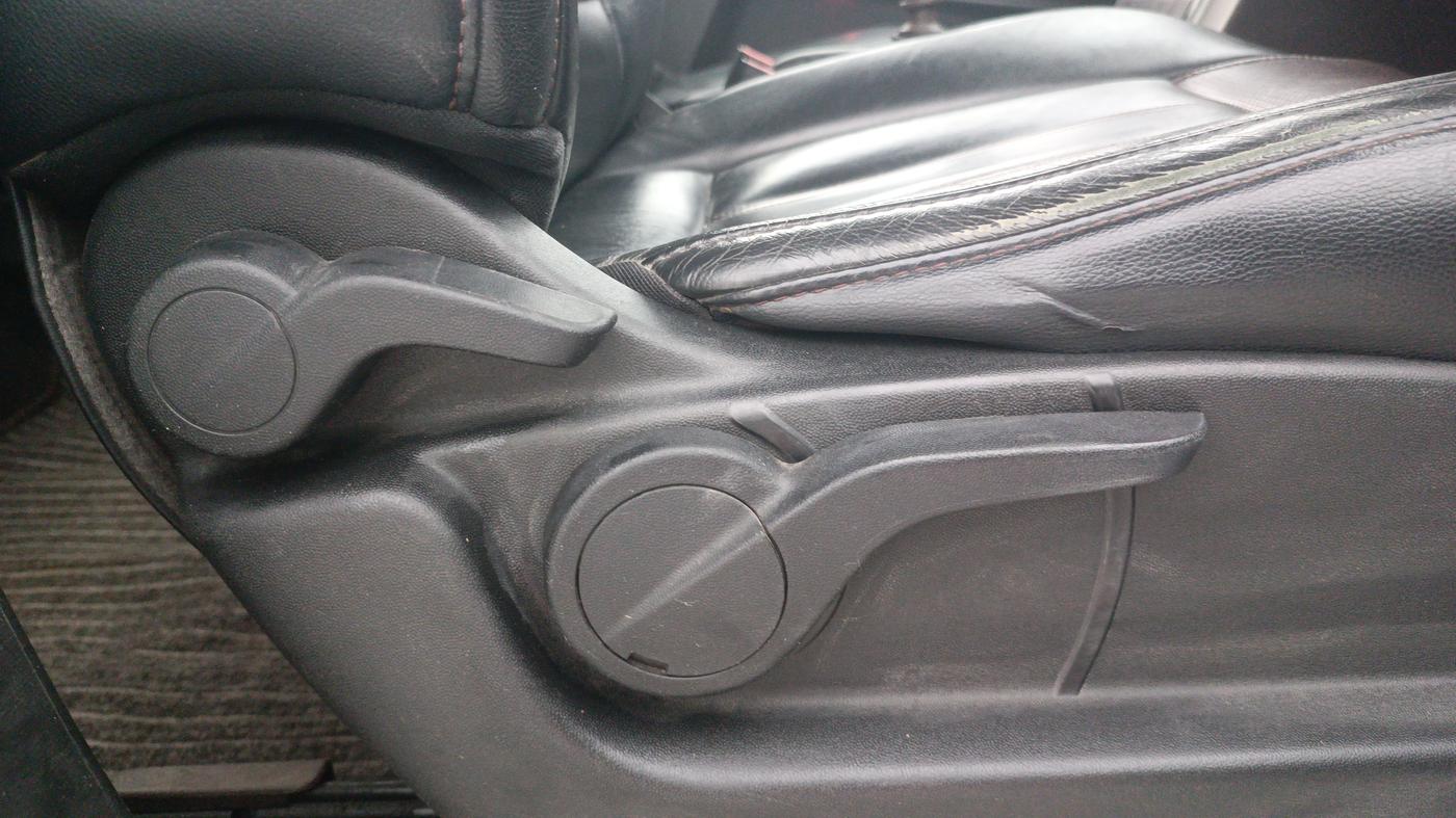 2014 Mahindra XUV500 W8, Diesel, Manual, 92,798 km, Driver Side Adjustment Panel