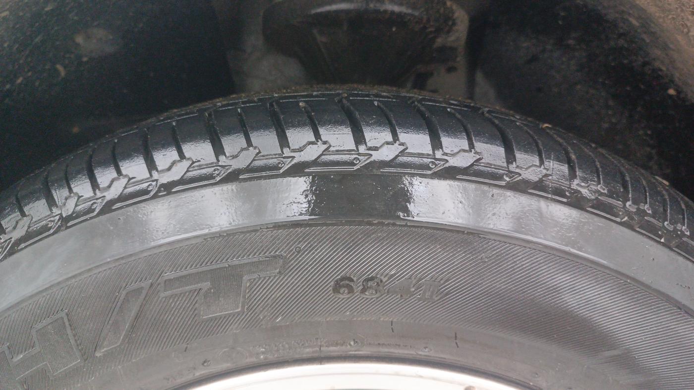 2014 Mahindra XUV500 W8, Diesel, Manual, 92,798 km, Left Front Tyre Tread