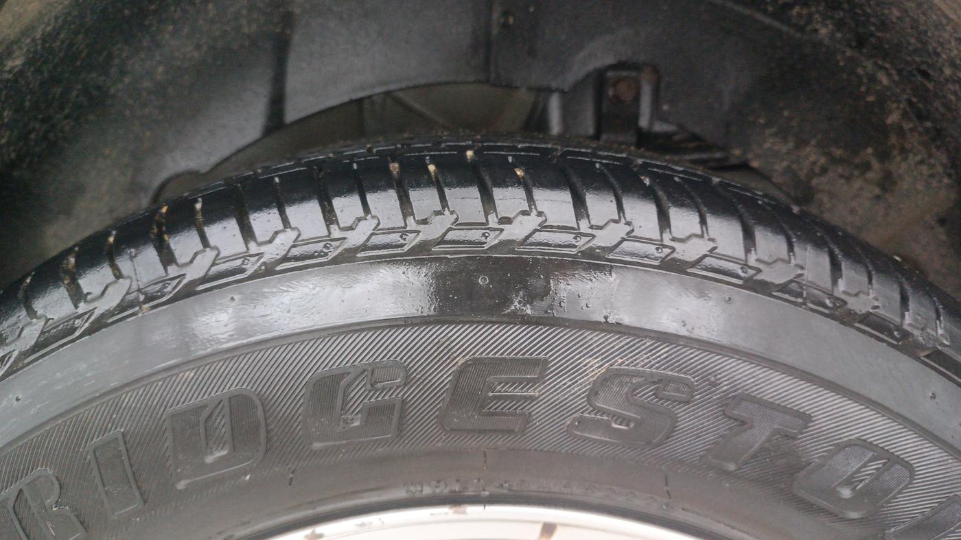 2014 Mahindra XUV500 W8, Diesel, Manual, 92,798 km, Left Rear Tyre Tread