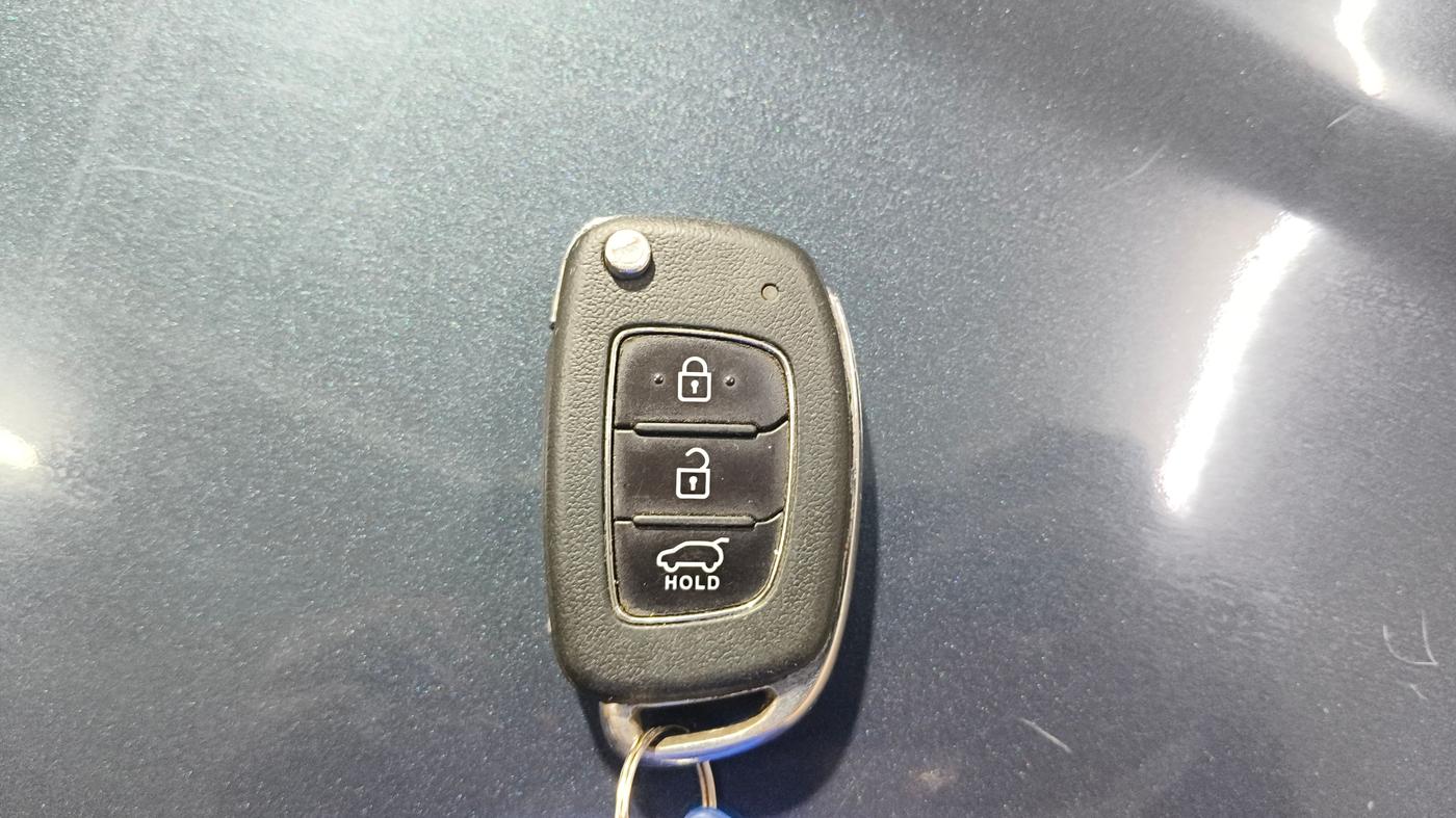 2019 Hyundai VENUE SX 1.0 TURBO, Petrol, Manual, 74,078 km, Key Close Up