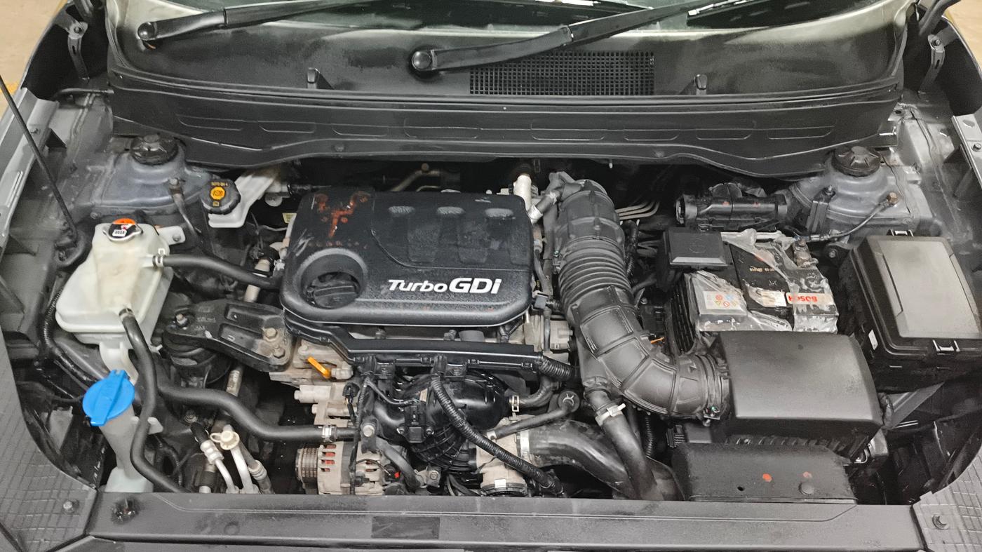 2019 Hyundai VENUE SX 1.0 TURBO, Petrol, Manual, 74,078 km, Engine View