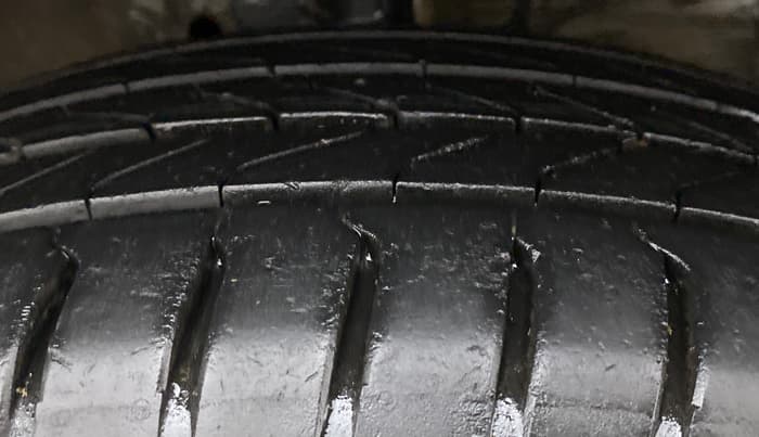 2016 Maruti Swift Dzire ZDI AMT, Diesel, Automatic, 93,458 km, Right Front Tyre Tread