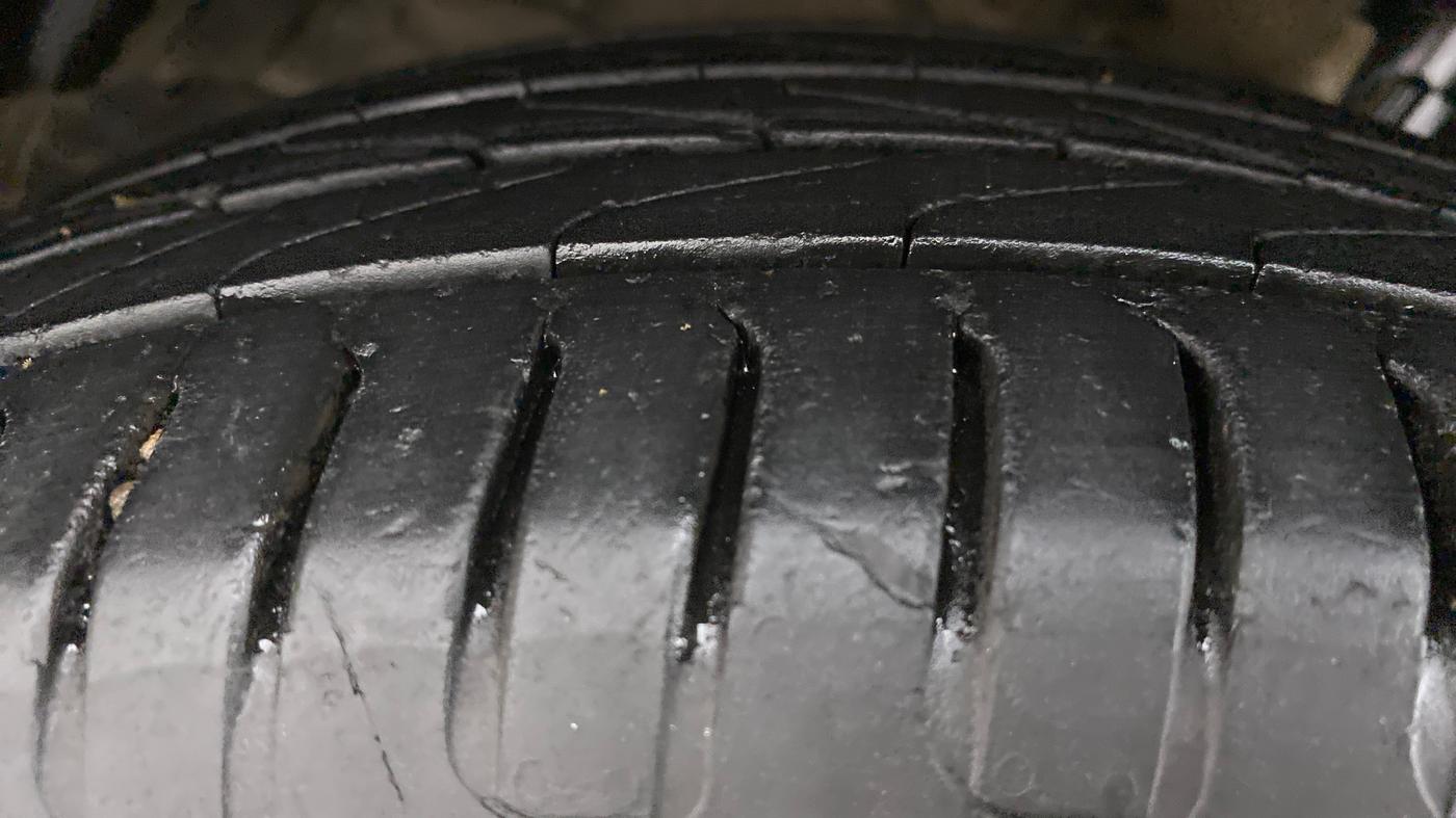 2016 Maruti Swift Dzire ZDI AMT, Diesel, Automatic, 93,458 km, Left Front Tyre Tread