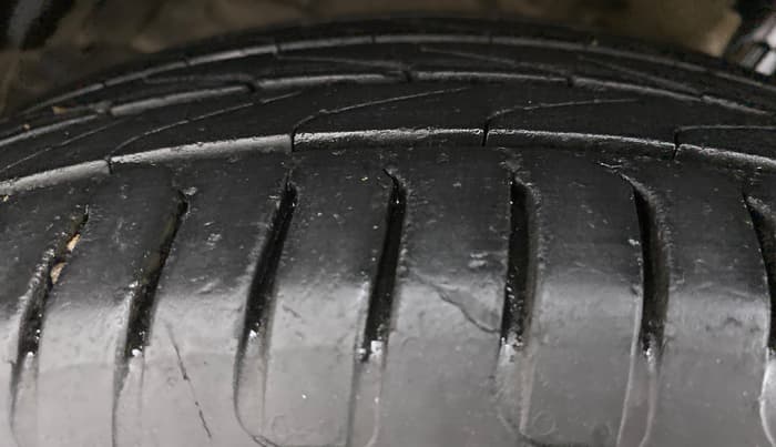2016 Maruti Swift Dzire ZDI AMT, Diesel, Automatic, 93,458 km, Left Front Tyre Tread