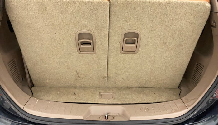 2013 Mahindra XUV500 W8, Diesel, Manual, 98,601 km, Boot Inside