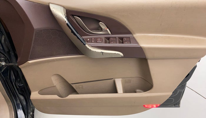 2013 Mahindra XUV500 W8, Diesel, Manual, 98,601 km, Driver Side Door Panels Control