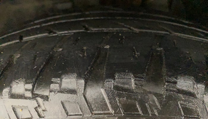 2013 Mahindra XUV500 W8, Diesel, Manual, 98,601 km, Left Front Tyre Tread