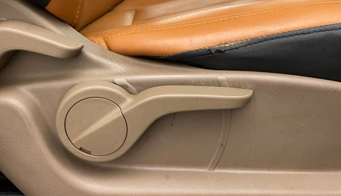 2013 Mahindra XUV500 W8, Diesel, Manual, 98,601 km, Driver Side Adjustment Panel