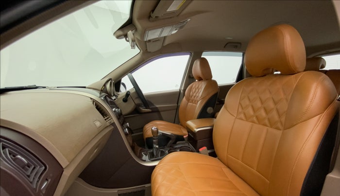 2013 Mahindra XUV500 W8, Diesel, Manual, 98,601 km, Right Side Front Door Cabin