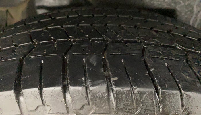 2013 Mahindra XUV500 W8, Diesel, Manual, 98,601 km, Right Rear Tyre Tread