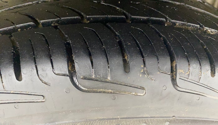 2014 Maruti Celerio VXI, Petrol, Manual, 75,637 km, Left Rear Tyre Tread