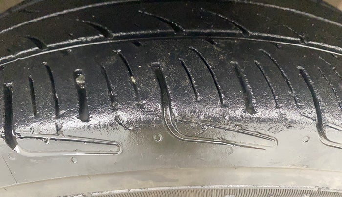 2014 Maruti Celerio VXI, Petrol, Manual, 75,637 km, Right Front Tyre Tread