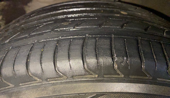 2017 Hyundai New Elantra 2.0 SX MT PETROL, Petrol, Manual, 95,809 km, Left Front Tyre Tread