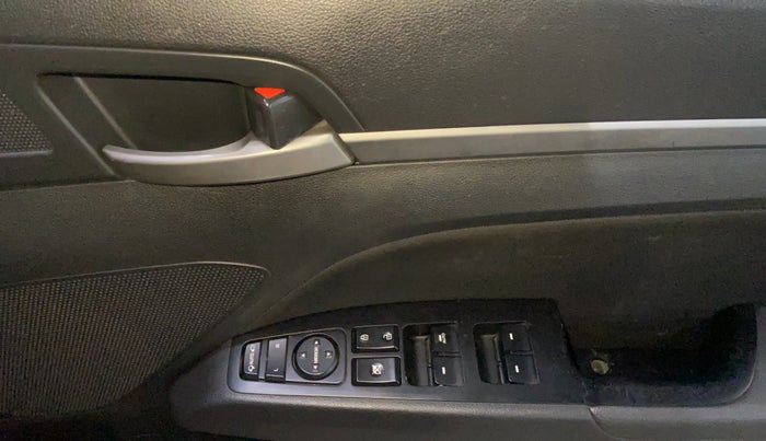 2017 Hyundai New Elantra 2.0 SX MT PETROL, Petrol, Manual, 95,809 km, Driver Side Door Panels Control