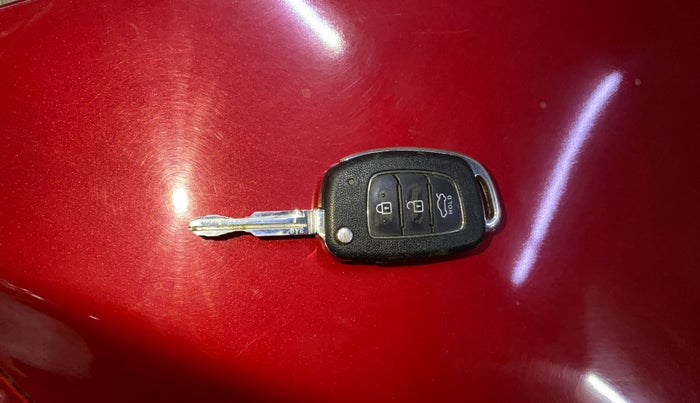 2017 Hyundai New Elantra 2.0 SX MT PETROL, Petrol, Manual, 95,809 km, Key Close Up