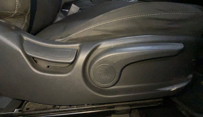 2017 Hyundai New Elantra 2.0 SX MT PETROL, Petrol, Manual, 95,809 km, Driver Side Adjustment Panel