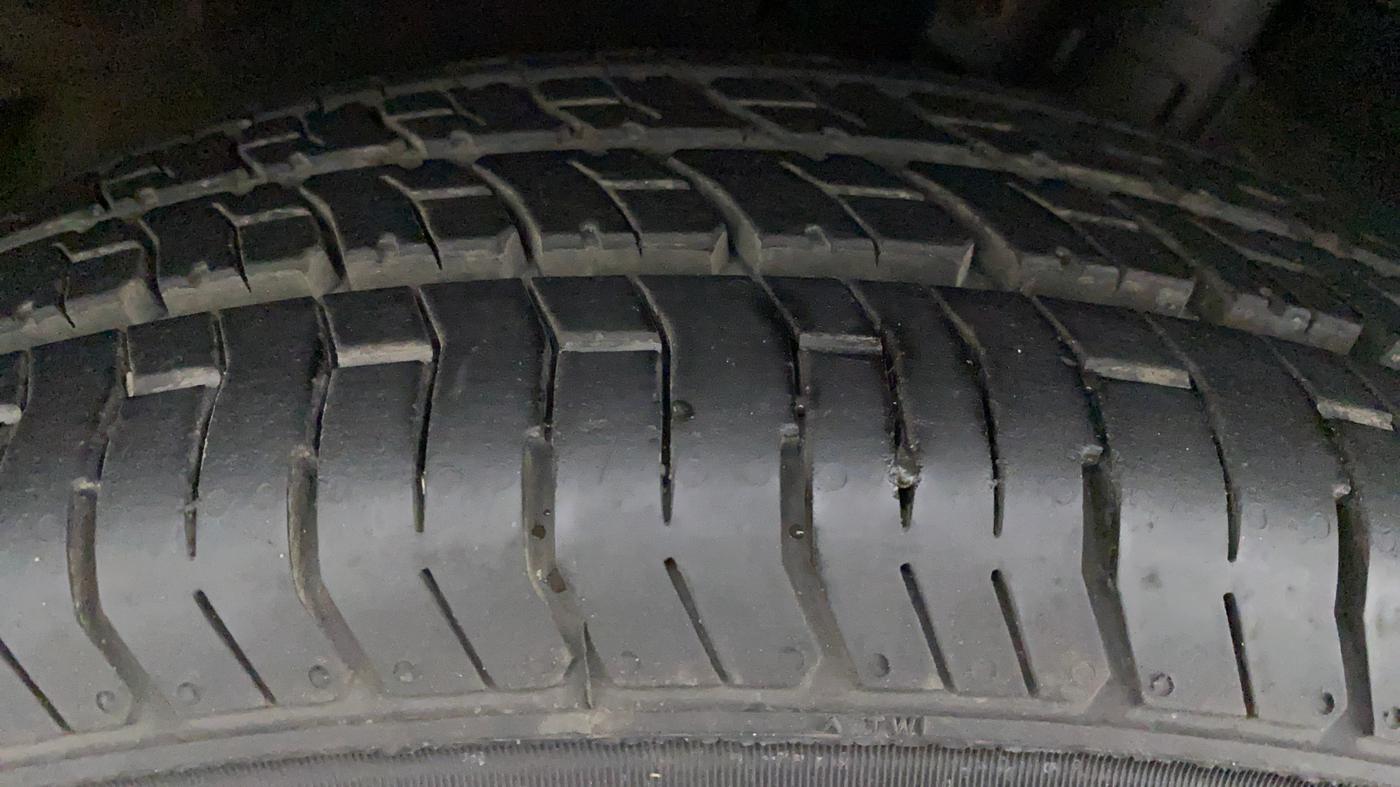 2012 Maruti Swift Dzire VXI, Petrol, Manual, 24,695 km, Right Rear Tyre Tread