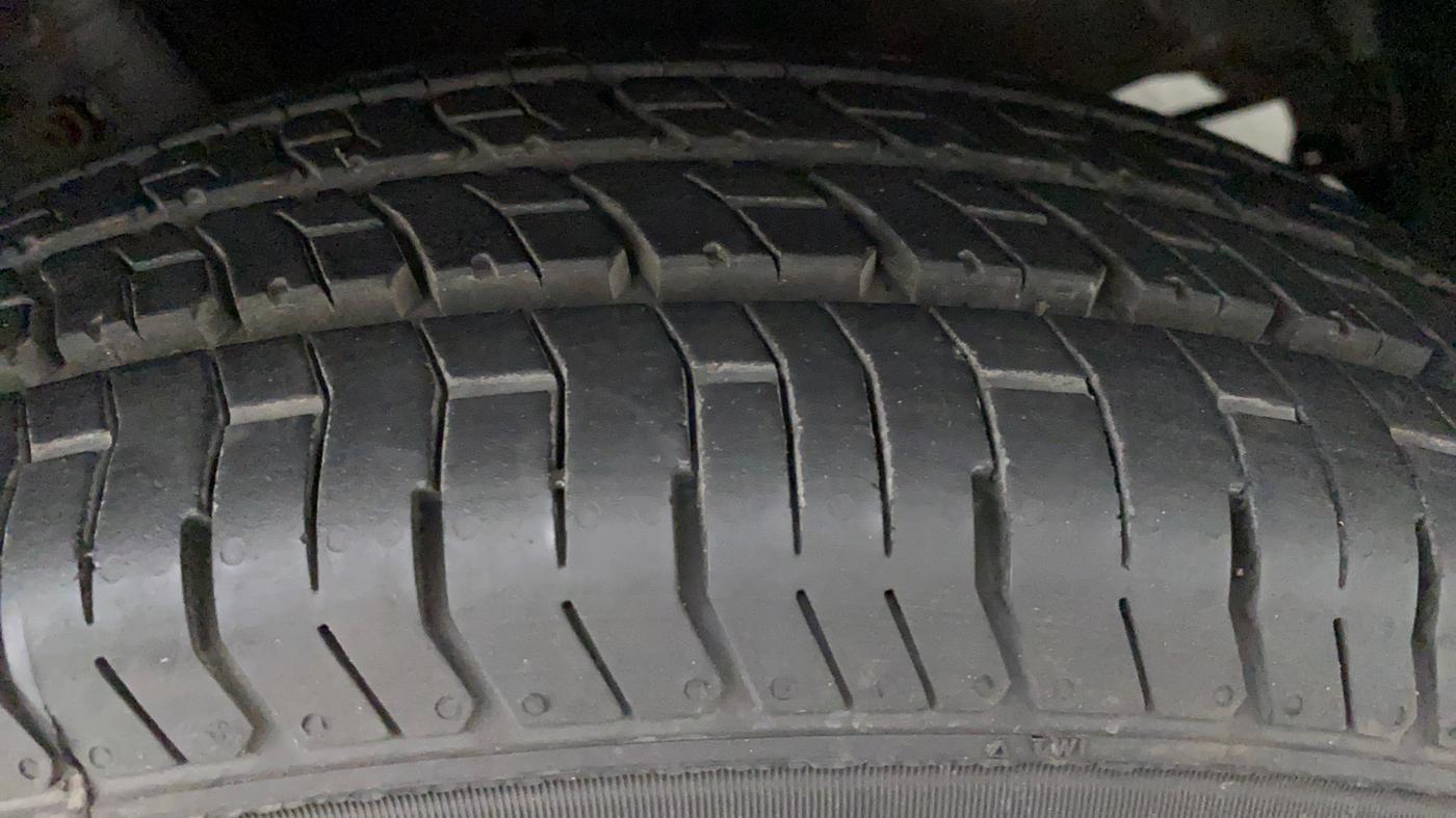 2012 Maruti Swift Dzire VXI, Petrol, Manual, 24,695 km, Left Front Tyre Tread