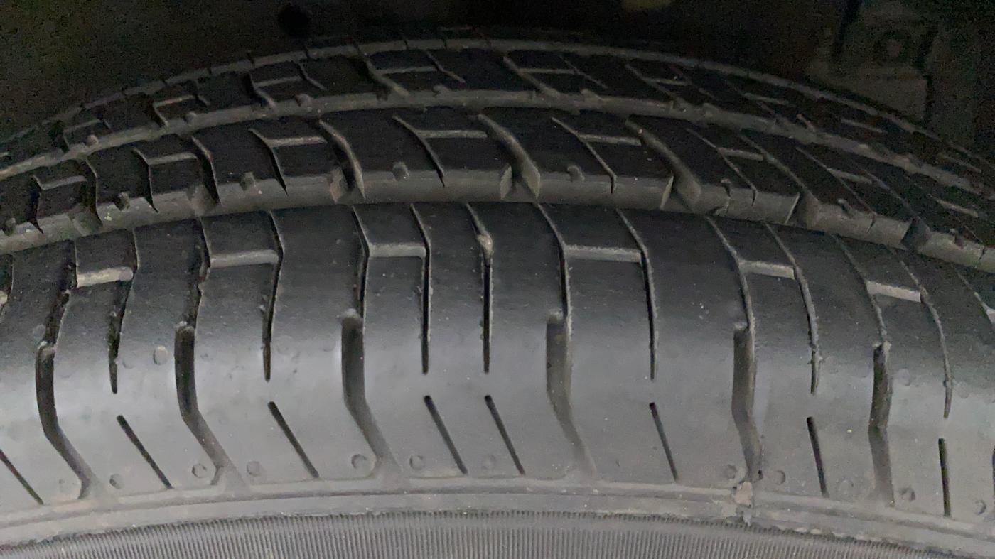 2012 Maruti Swift Dzire VXI, Petrol, Manual, 24,695 km, Right Front Tyre Tread