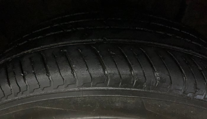 2021 Nissan MAGNITE XL TURBO CVT, Petrol, Automatic, 54,573 km, Left Rear Tyre Tread