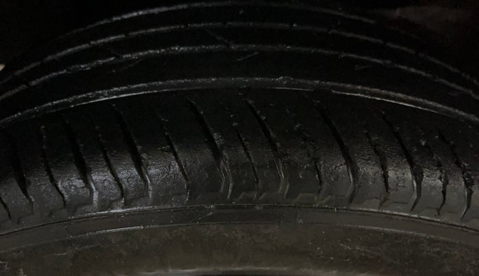 2021 Nissan MAGNITE XL TURBO CVT, Petrol, Automatic, 54,573 km, Right Rear Tyre Tread