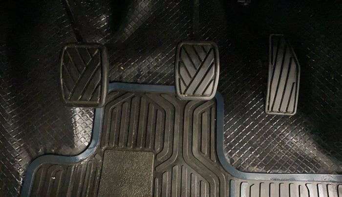 2022 Maruti Baleno DELTA PETROL 1.2, Petrol, Manual, 51,159 km, Pedals