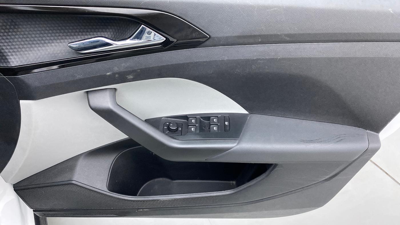 2021 Skoda KUSHAQ STYLE 1.5 TSI MT, Petrol, Manual, 8,360 km, Driver Side Door Panels Control