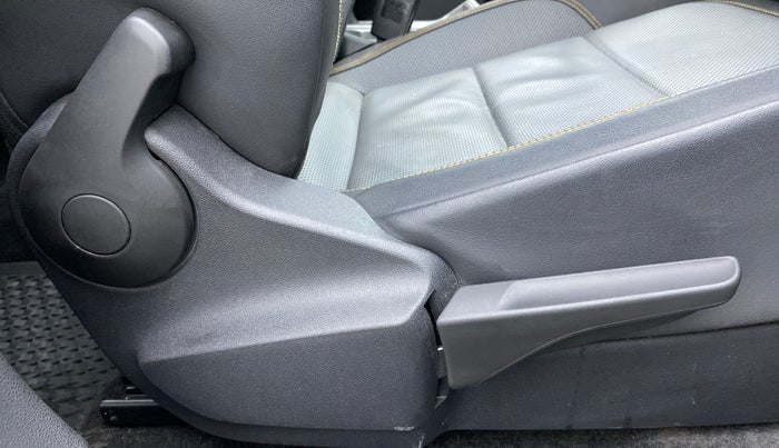 2021 Skoda KUSHAQ STYLE 1.5 TSI MT, Petrol, Manual, 8,360 km, Driver Side Adjustment Panel