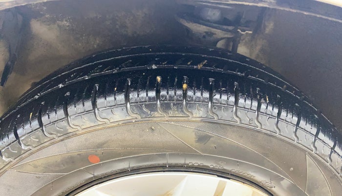 2017 Maruti Alto 800 LXI, Petrol, Manual, 96,802 km, Left Front Tyre Tread