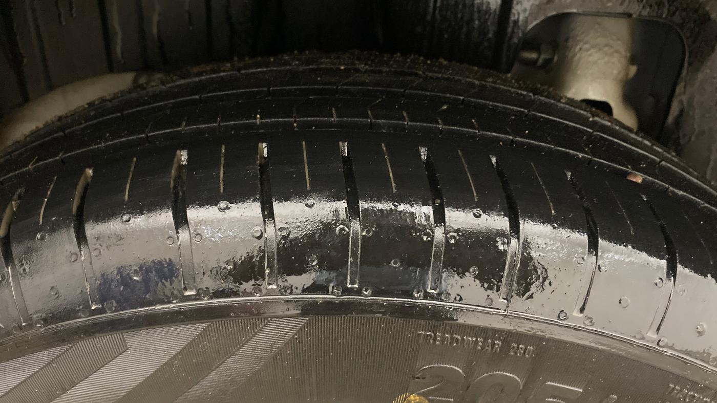2023 Mahindra XUV300 W6 1.2 PETROL, Petrol, Manual, 25,160 km, Right Rear Tyre Tread