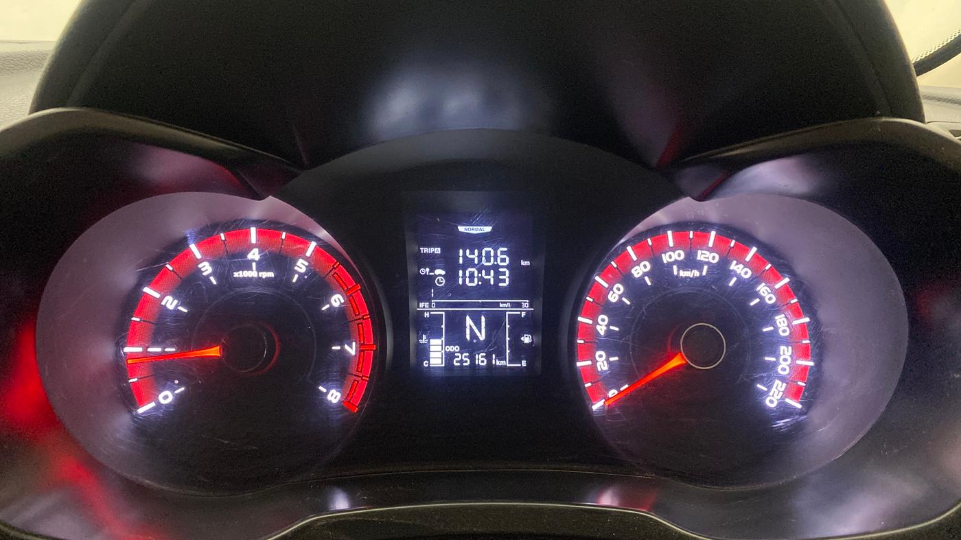 2023 Mahindra XUV300 W6 1.2 PETROL, Petrol, Manual, 25,160 km, Odometer Image
